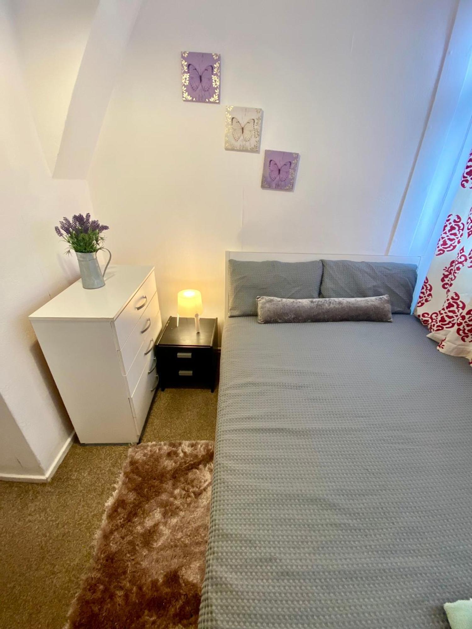Cosy 3 Bed Apt, Old Truman Brewery! Brick Lane, London, E1 Londra